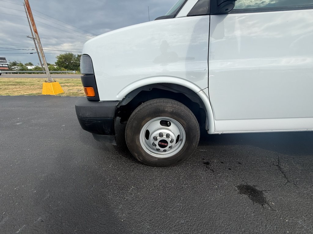 Used 2020 GMC Savana 3500 Extended w/ Driver Convenience Package RWD image 9