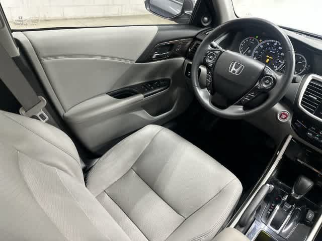 Used 2017 Honda Accord Touring image 12