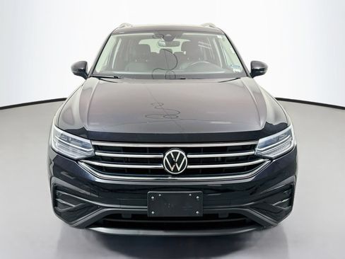 Used 2022 Volkswagen Tiguan SE FWD image 2