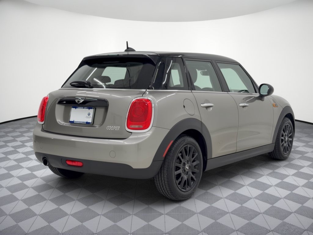 Used 2017 MINI Cooper 4-Door Hardtop FWD image 9