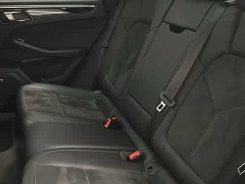 Used 2021 Porsche Macan AWD/4WD image 28