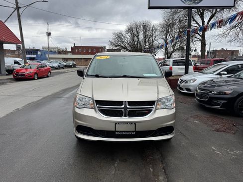 Used 2013 Dodge Grand Caravan SE image 3