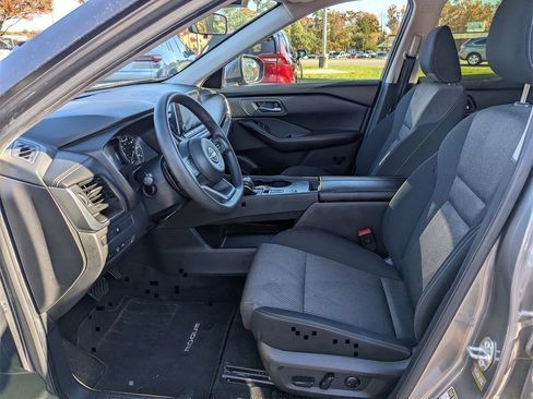 Used 2024 Nissan Rogue SV image 13