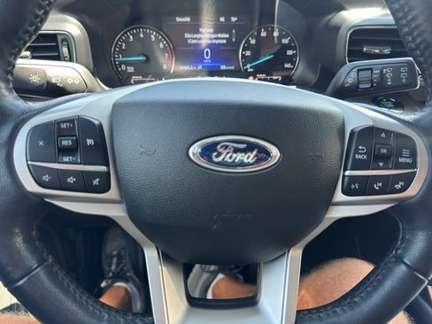 Used 2021 Ford Explorer XLT w/ Equipment Group 202A AWD/4WD image 17