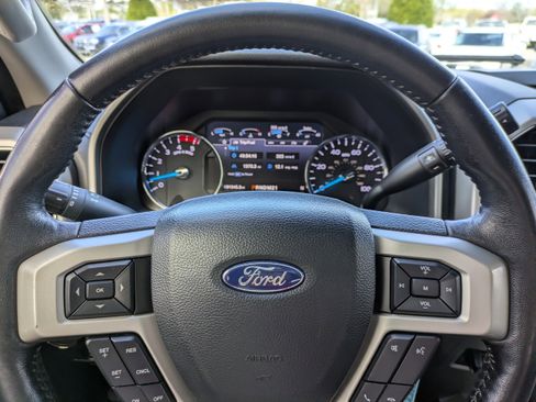 Used 2019 Ford F250 Lariat w/ Chrome Package image 30