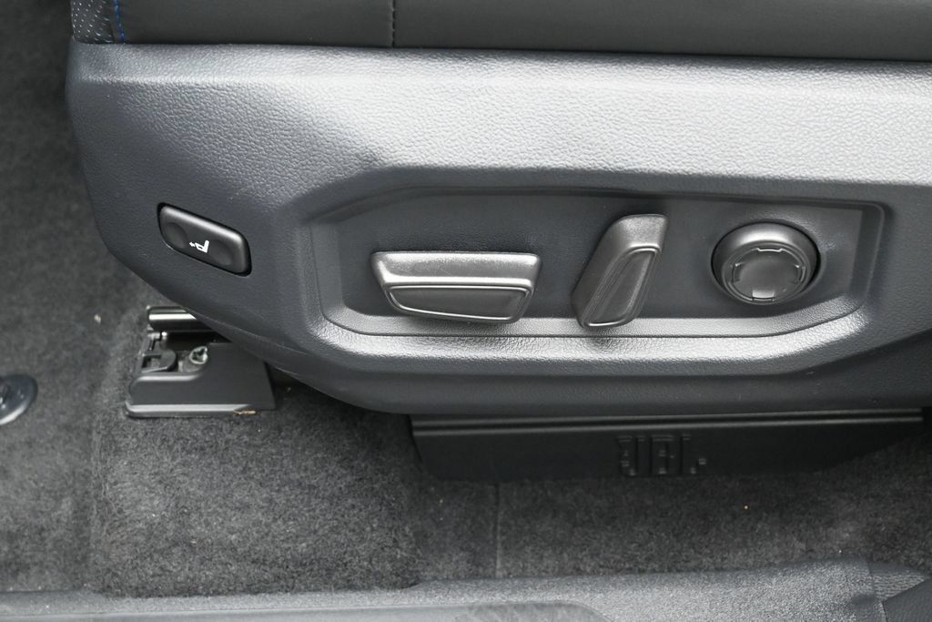 Used 2025 Toyota Sequoia Platinum AWD/4WD image 10