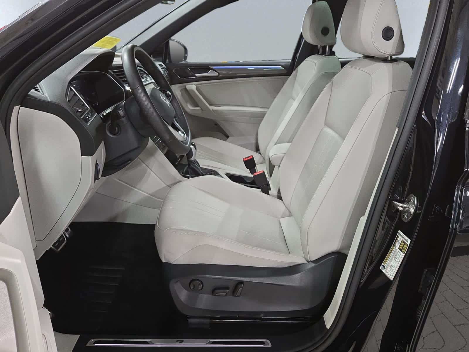 Used 2024 Volkswagen Tiguan SE R-Line AWD/4WD image 13