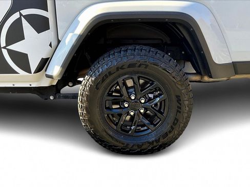 Certified 2022 Jeep Gladiator Sport image 32