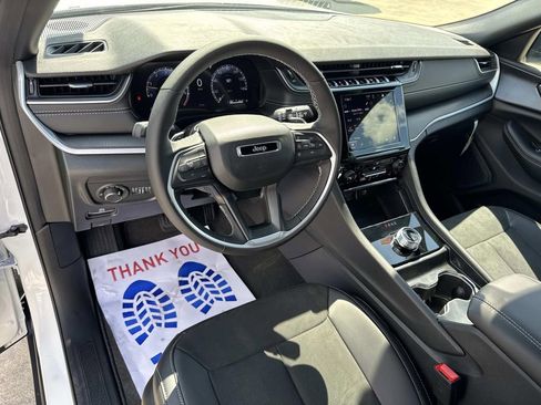 New 2025 Jeep Grand Cherokee Altitude image 37