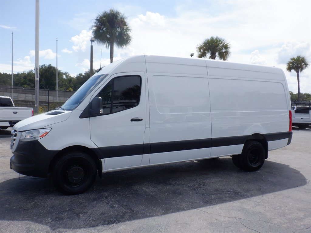 Used 2020 Freightliner Sprinter 3500 RWD image 2
