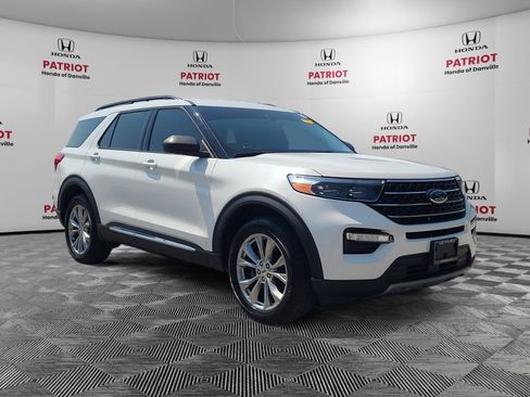 Used 2021 Ford Explorer XLT w/ Equipment Group 202A AWD/4WD image 7