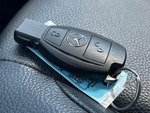Used 2023 Mercedes-Benz Metris Passenger image 32