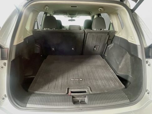 Used 2025 Nissan Rogue SV FWD image 25