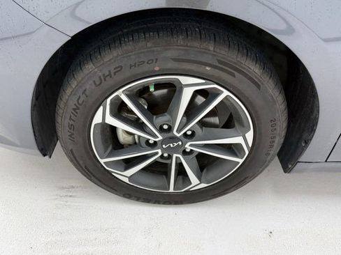 Used 2024 Kia Forte LXS FWD image 7