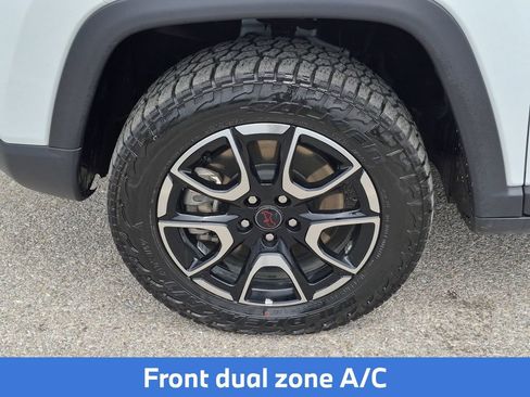 Used 2025 Jeep Compass Trailhawk AWD/4WD image 12