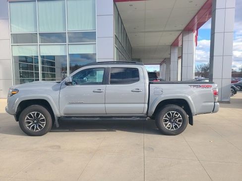 Used 2020 Toyota Tacoma TRD Sport image 4