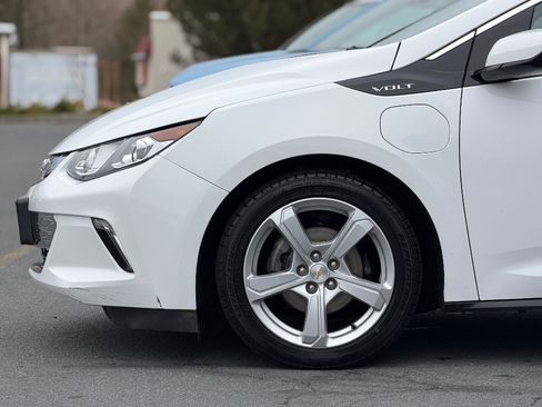 Used 2017 Chevrolet Volt LT w/ Comfort Package image 14