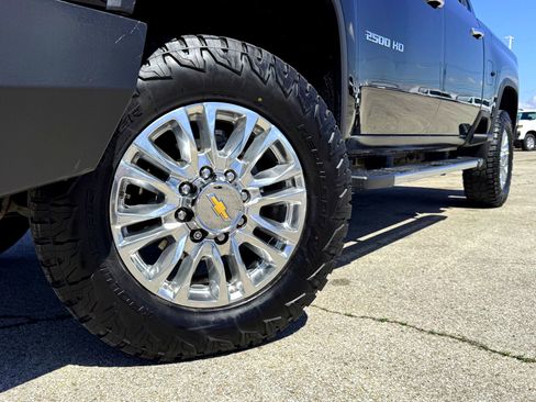 Used 2021 Chevrolet Silverado 2500 High Country w/ Z71 Off-Road Package image 2