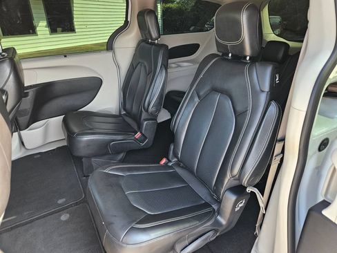 Used 2021 Chrysler Voyager Lxi FWD image 18