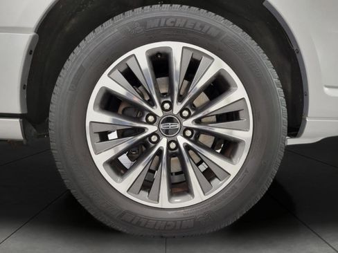 Used 2015 Lincoln Navigator L 4WD image 3