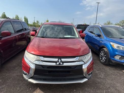 Used 2019 Mitsubishi Outlander SE FWD image 2