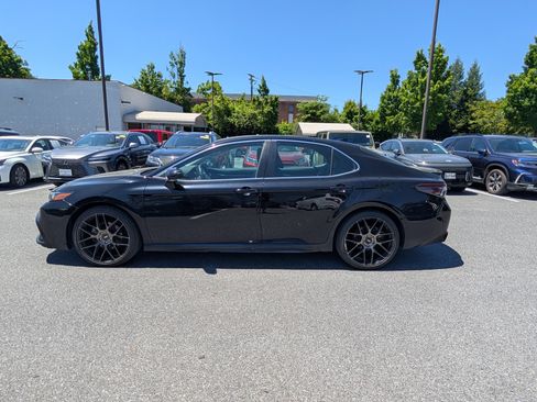 Used 2022 Toyota Camry SE FWD image 6