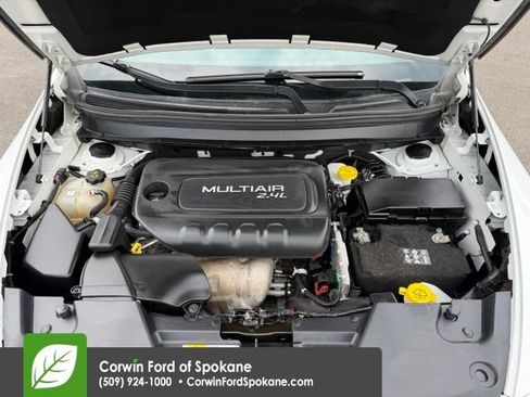 Used 2017 Jeep Cherokee Trailhawk AWD/4WD image 32