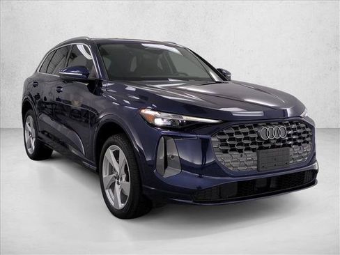 Used 2025 Audi Q5 Premium Plus w/ Premium Plus AWD/4WD image 3