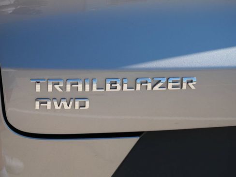 Used 2024 Chevrolet TrailBlazer LT AWD/4WD image 9