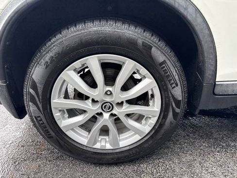 Used 2018 Nissan Rogue SV w/ Premium Package AWD/4WD image 9