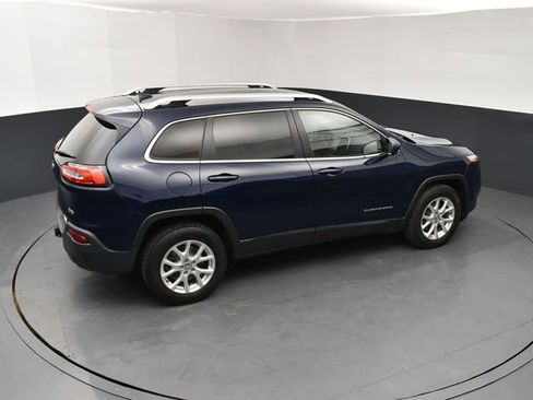 Used 2016 Jeep Cherokee Latitude w/ Cold Weather Group image 18