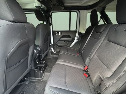 Used 2022 Jeep Wrangler Unlimited Sahara w/ Cold Weather Group image 22