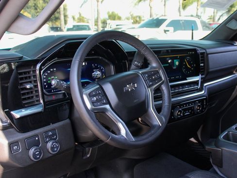 Used 2022 Chevrolet Silverado 1500 RST image 18