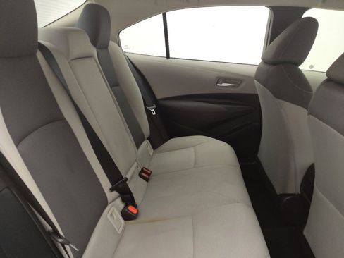 Used 2021 Toyota Corolla LE image 19