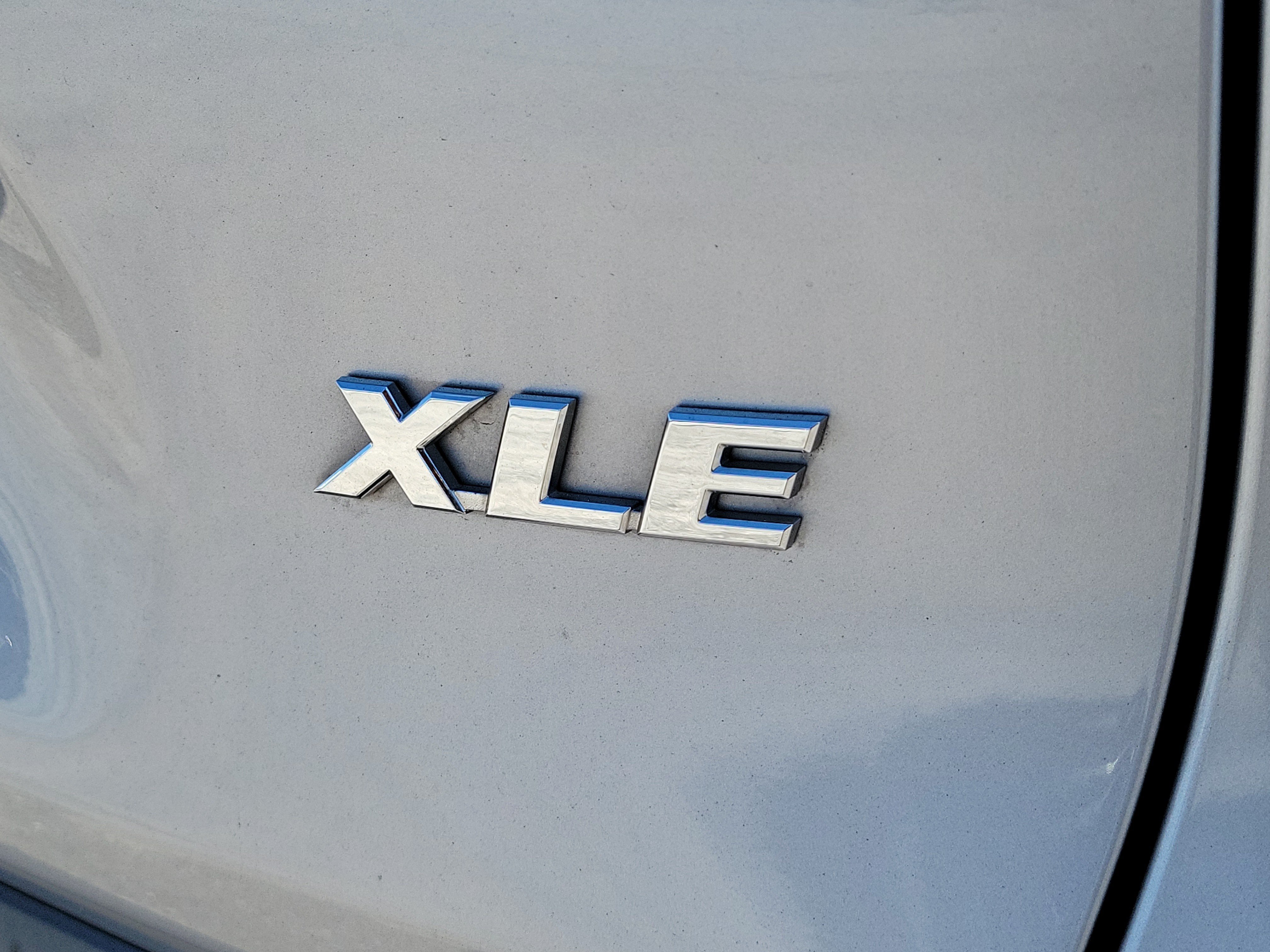 Used 2021 Toyota RAV4 XLE w/ Convenience Package FWD image 9