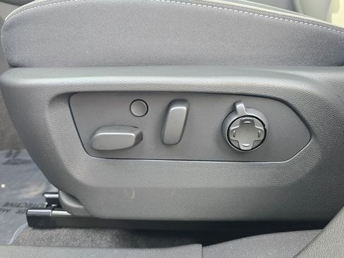 New 2026 Buick Envision Avenir image 17