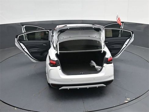 Used 2025 Nissan Versa SV w/ Trunk Package image 55