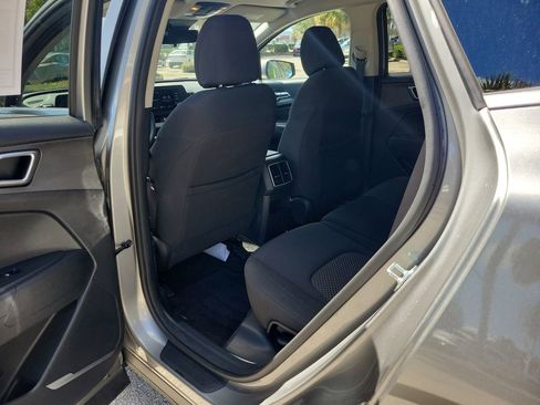 Used 2025 Kia Sportage LX image 8