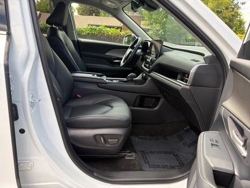 Used 2026 Toyota Grand Highlander AWD image 29