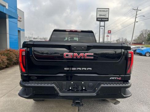 Used 2025 GMC Sierra 2500 AT4 image 7