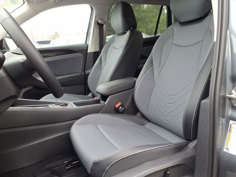 New 2025 Volkswagen Tiguan SE image 5