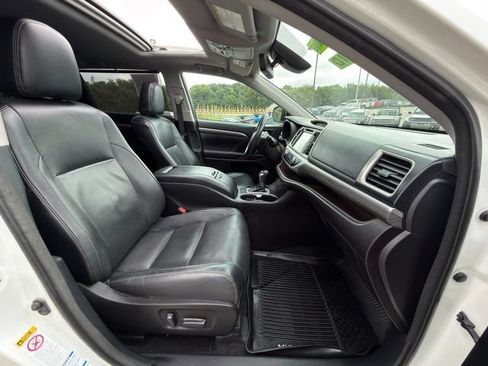 Used 2018 Toyota Highlander Limited w/ Protection Package #3 AWD/4WD image 9