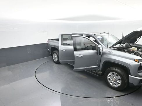 Used 2024 Chevrolet Silverado 2500 High Country w/ High Country Premium Package AWD/4WD image 44