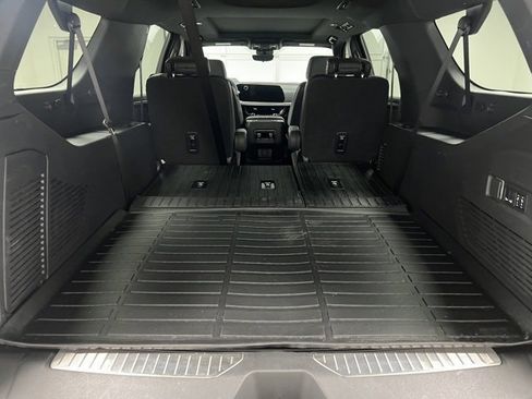 Used 2025 Chevrolet Suburban High Country image 45