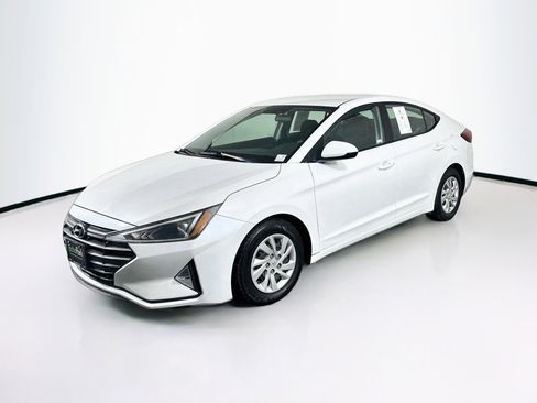 Used 2019 Hyundai Elantra SE w/ Cargo Package FWD image 3