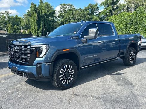 Used 2025 GMC Sierra 2500 Denali Ultimate AWD/4WD image 2