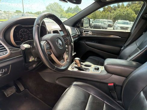 Used 2017 Jeep Grand Cherokee Overland AWD/4WD image 13
