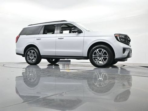 Certified 2025 Ford Expedition Active RWD image 38