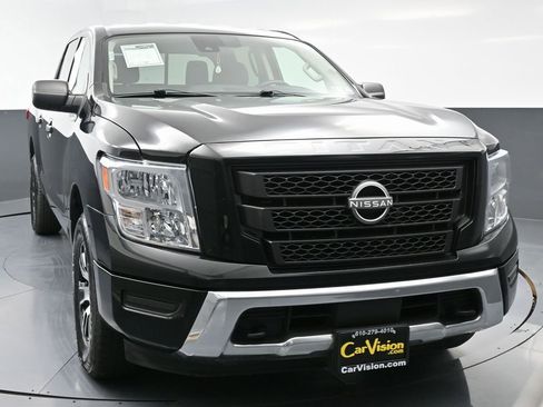 Used 2023 Nissan Titan SV image 4