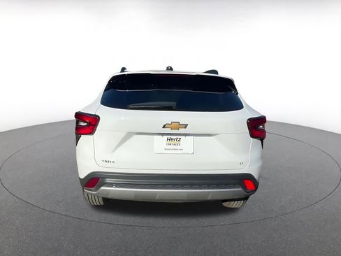 Used 2025 Chevrolet Trax LT image 12